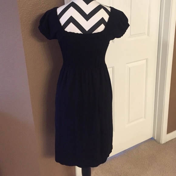 Black dress - Picture 3 of 4